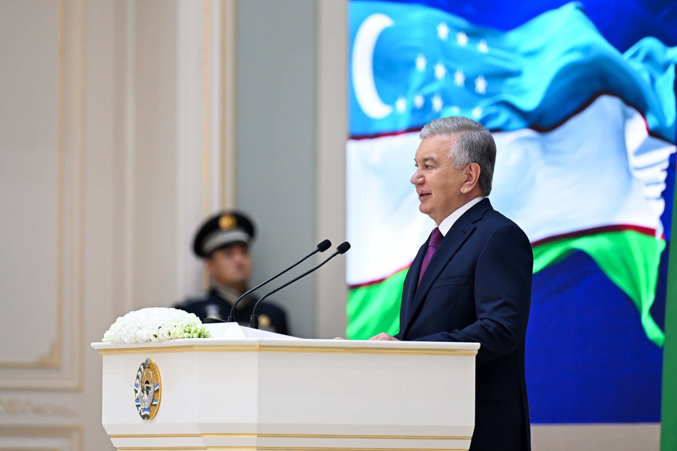 Prezident bir qator mehnat faxriylarini faxriy unvon bilan taqdirladi
