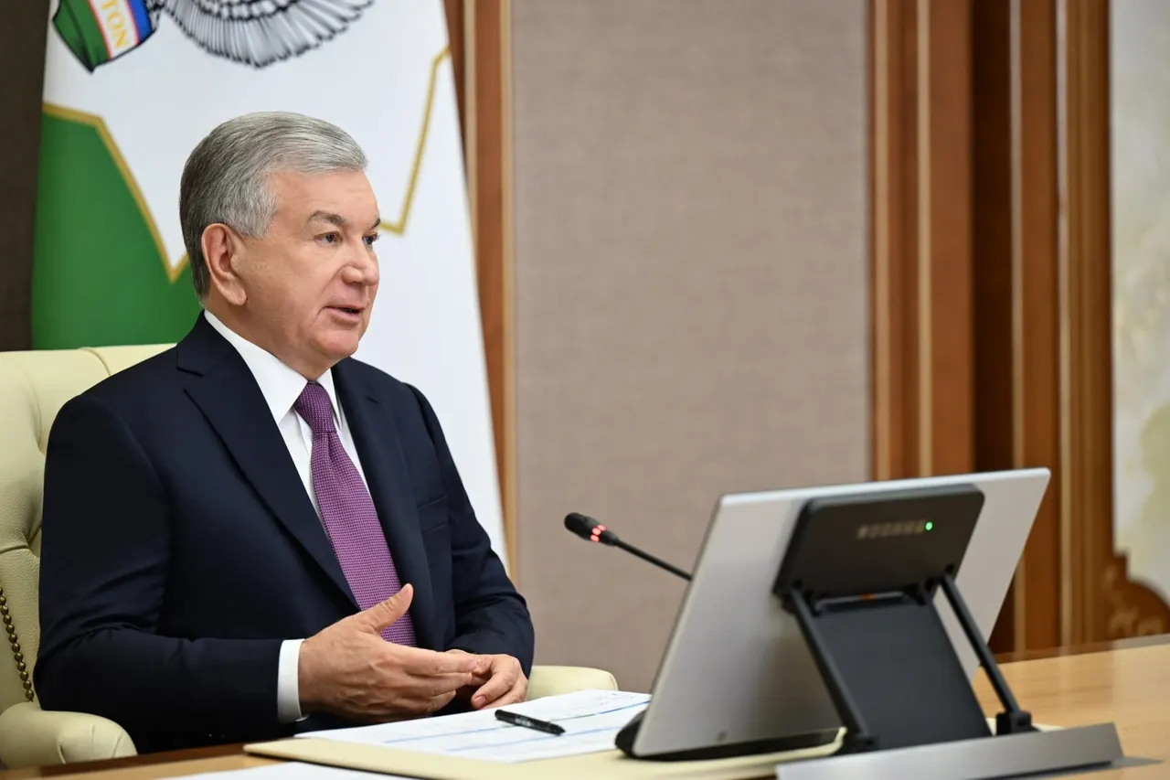 Шавкат Мирзиёев ознакомился с презентацией о внедрении «зеленых» технологий в деятельность теплиц