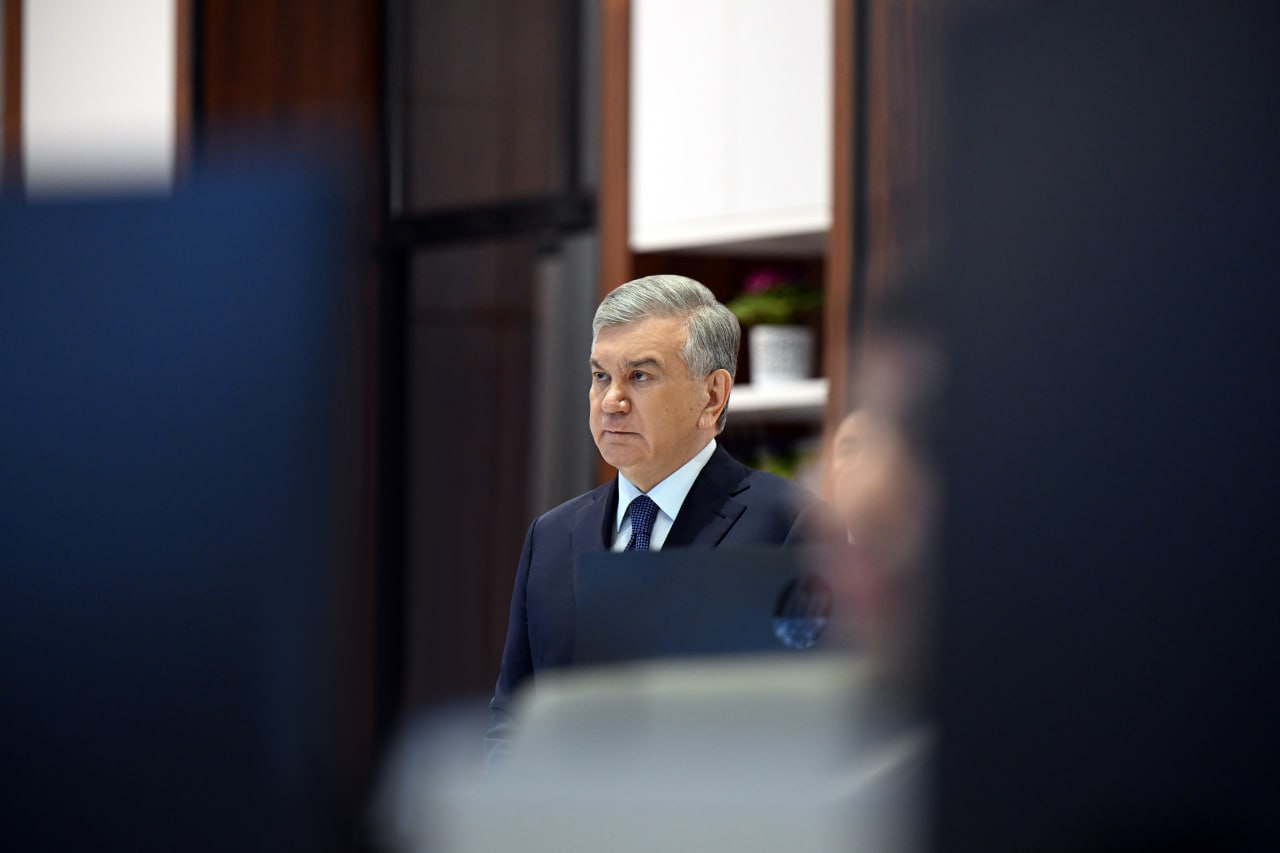 Президент посетил Цифровой центр управления Алмалыкского горно-металлургического комбината